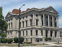 Grant County Courthouse in Marion